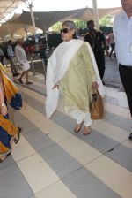 Jaya Bachchan snapped at airport  on 28th Jan 2016
